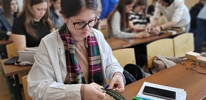 В помощь бойцам СВО: студенты ТГПУ создают быстрорасплетаемые браслеты