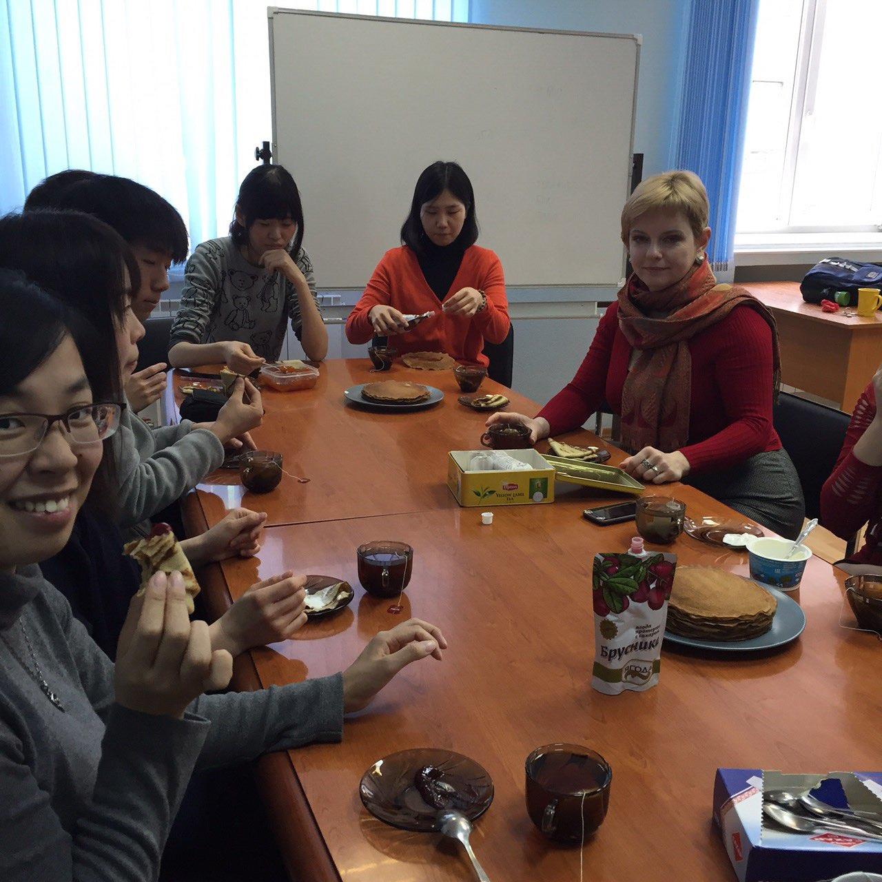 Чаепитие с блинами для японских студентов
